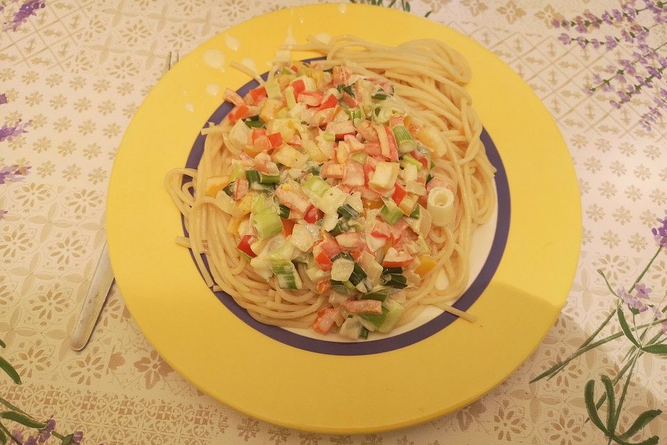 Spaghetti mit bunter Gemüsesauce