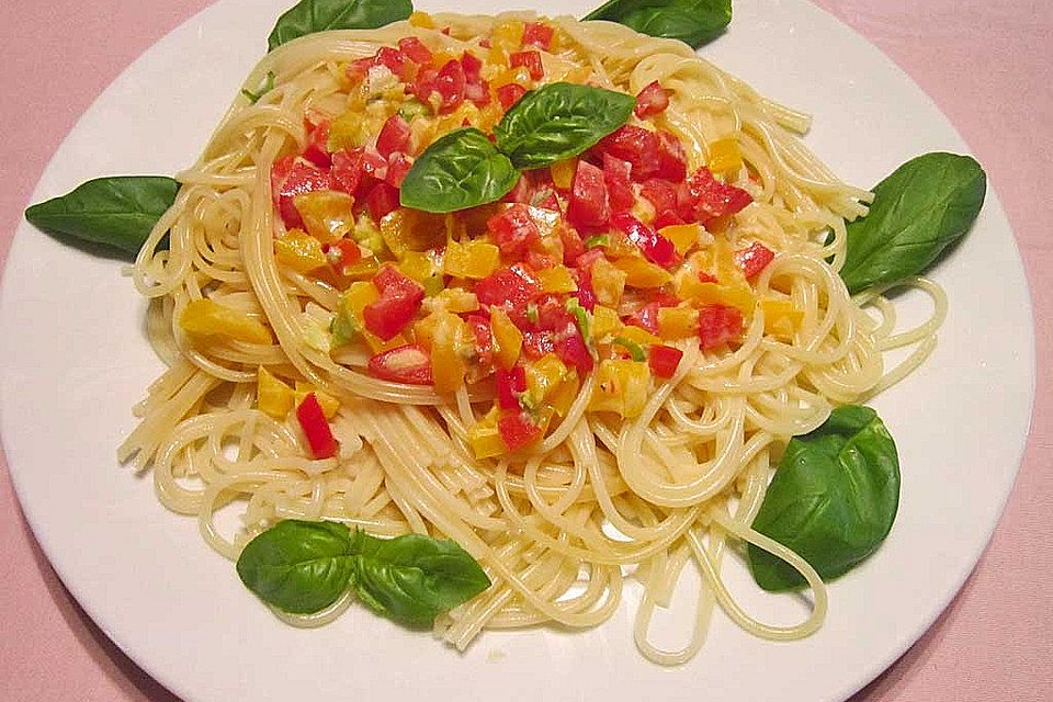 Spaghetti mit bunter Gemüsesauce