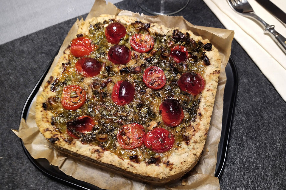 Tomaten-Quiche mit Käsekruste