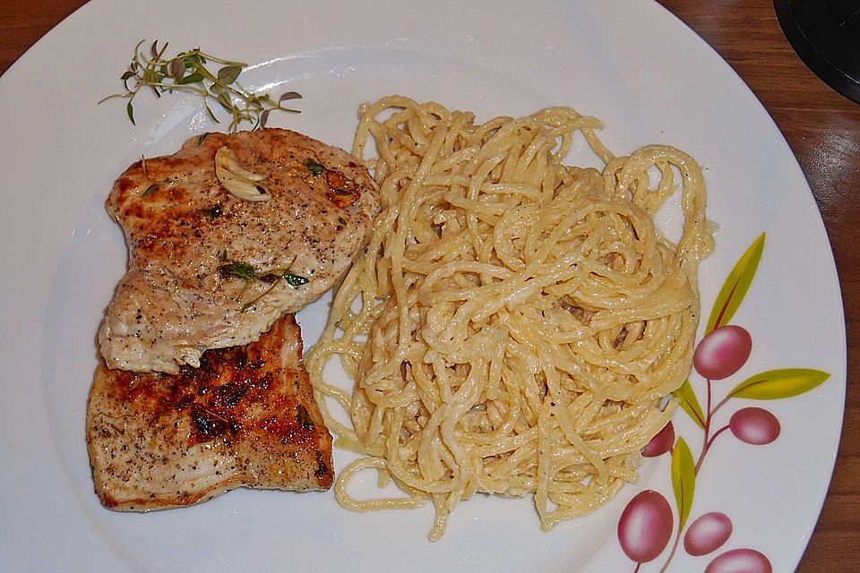 Zitronenspaghetti mit kleinen Thymianschnitzeln