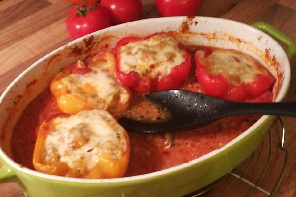 Paprikaschoten mit Maisgrieß  (Polenta) gefüllt