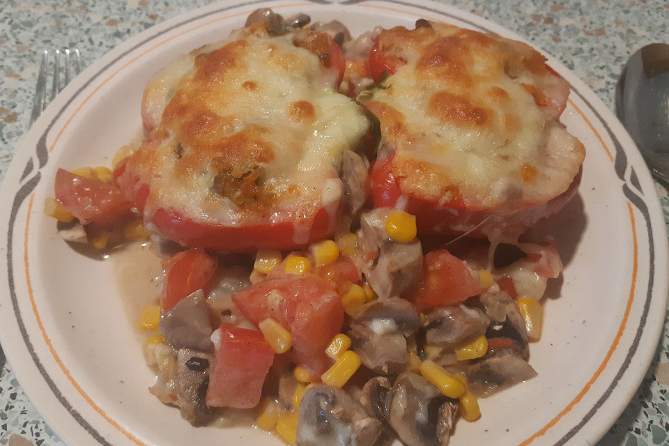 Paprikaschoten mit Maisgrieß  (Polenta) gefüllt