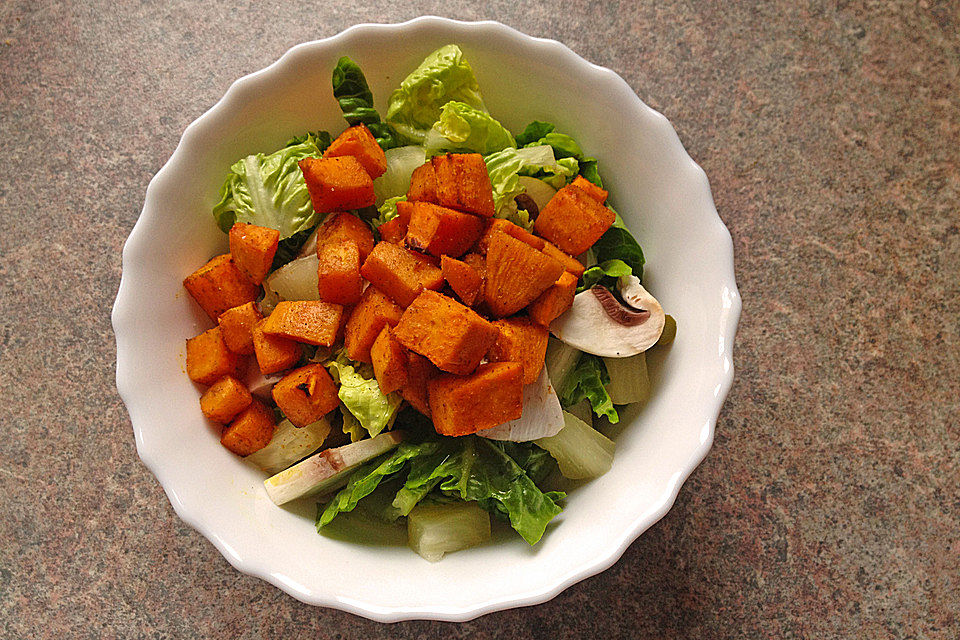 Gemischter Salat mit Süßkartoffeln