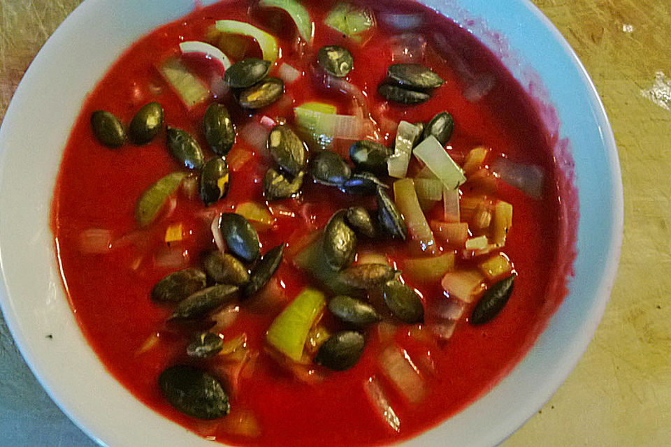 Rote Bete-Sellerie-Suppe