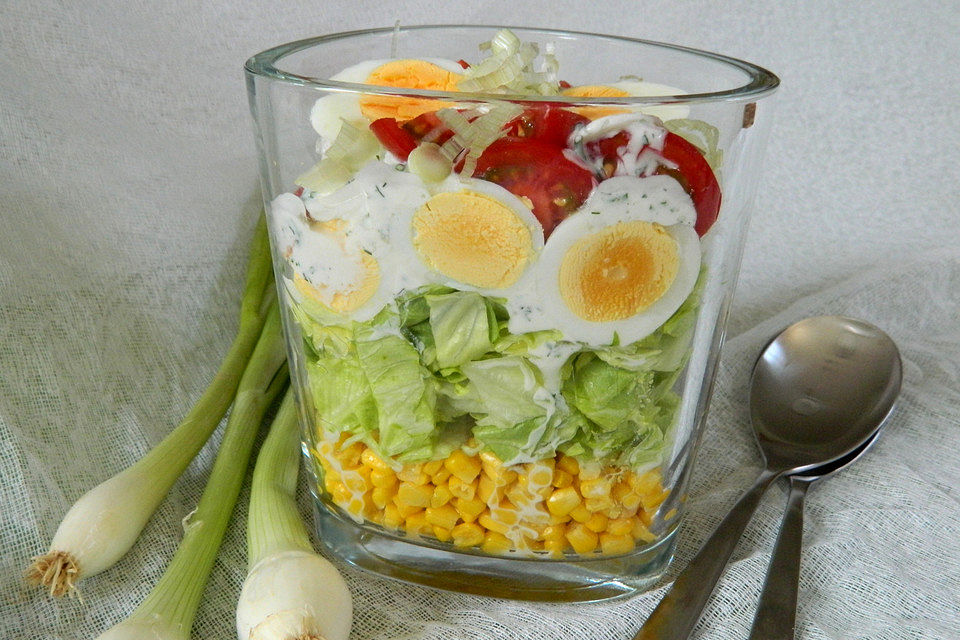 Schichtsalat mit Joghurtdressing