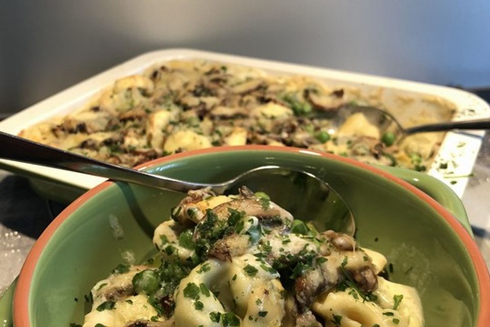 Vegetarischer Tortellini-Auflauf