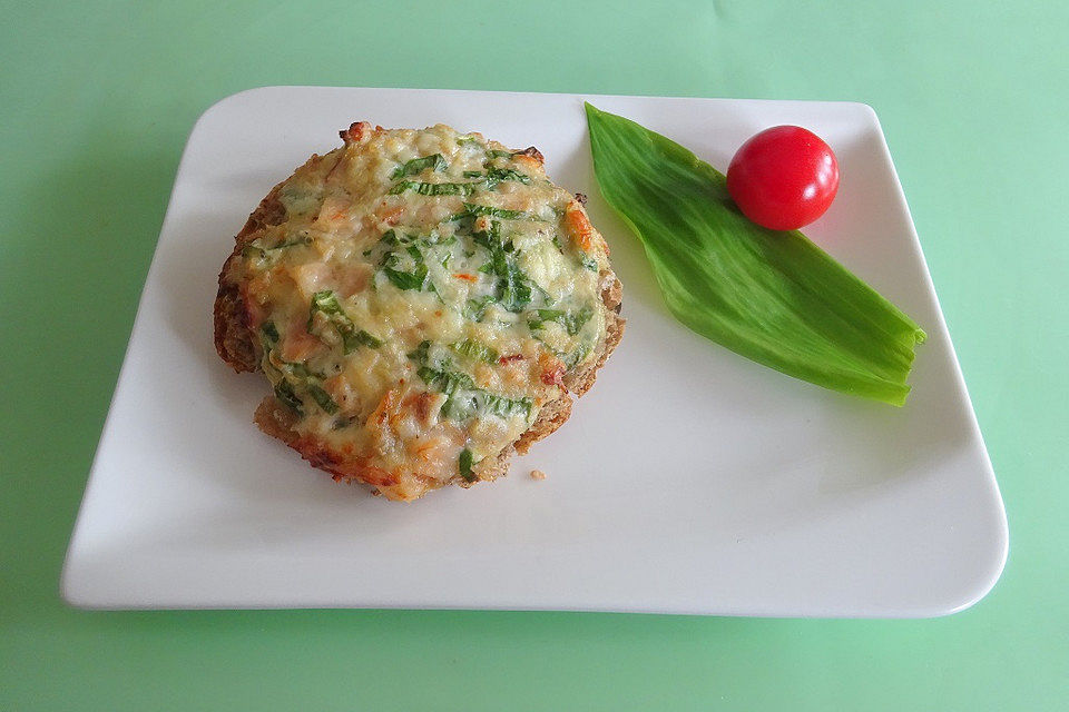 Bärlauch-Mett-Brötchen