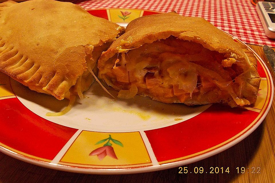 Fleischkäse im Pizzateig