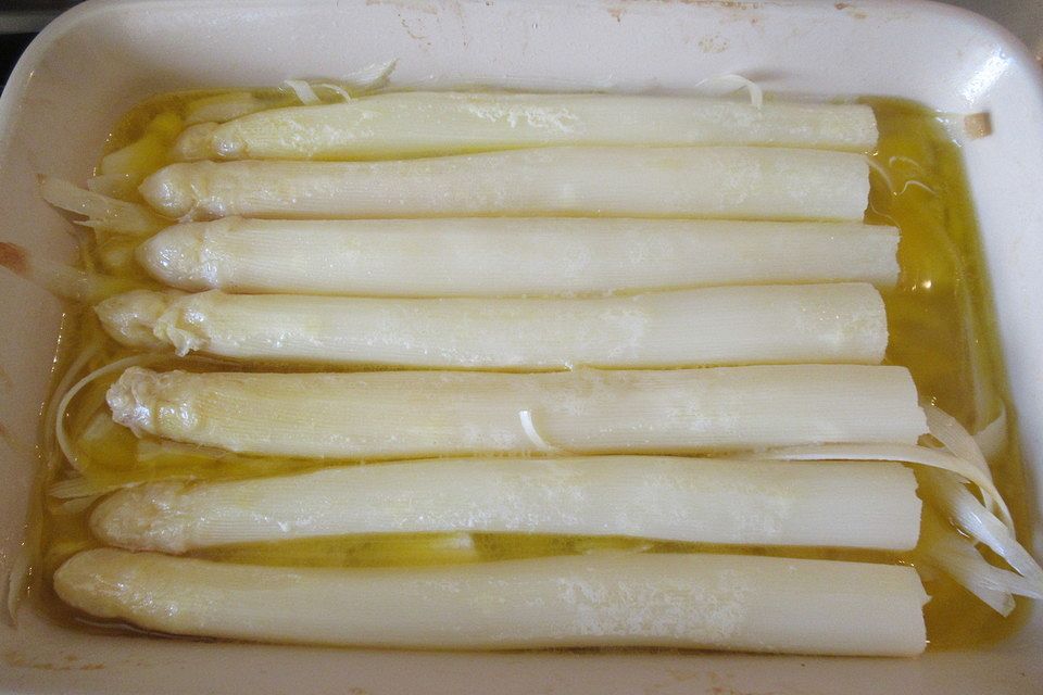 Spargel in der Auflaufform