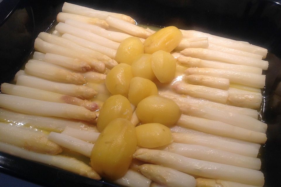 Spargel in der Auflaufform