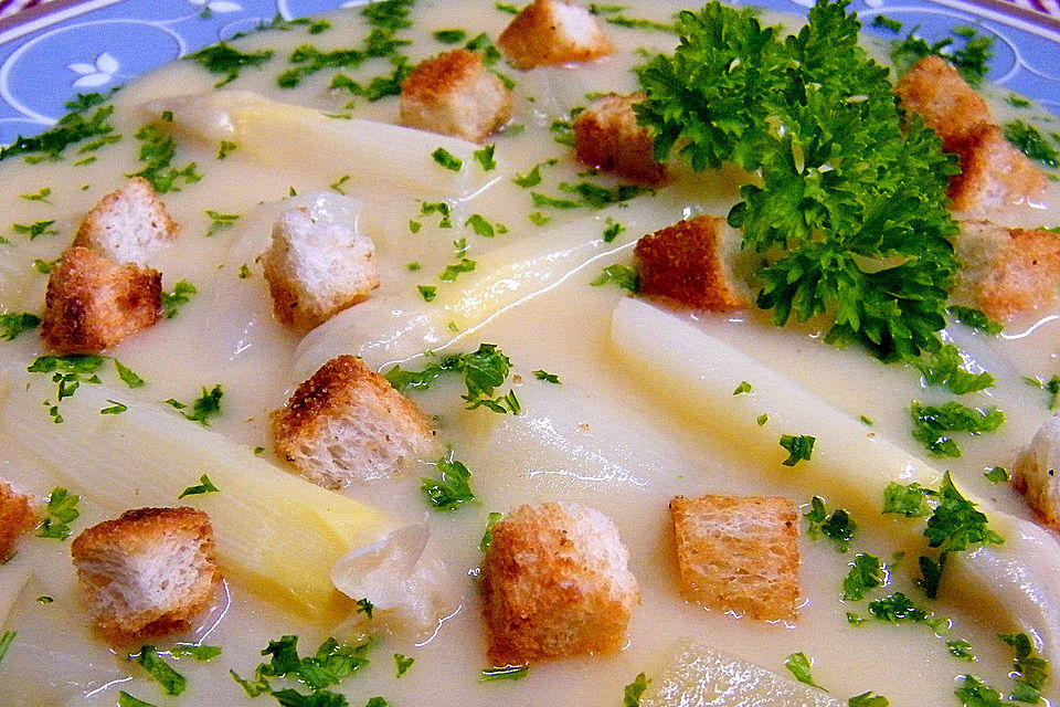 Spargelsuppe auf kalifornische Art