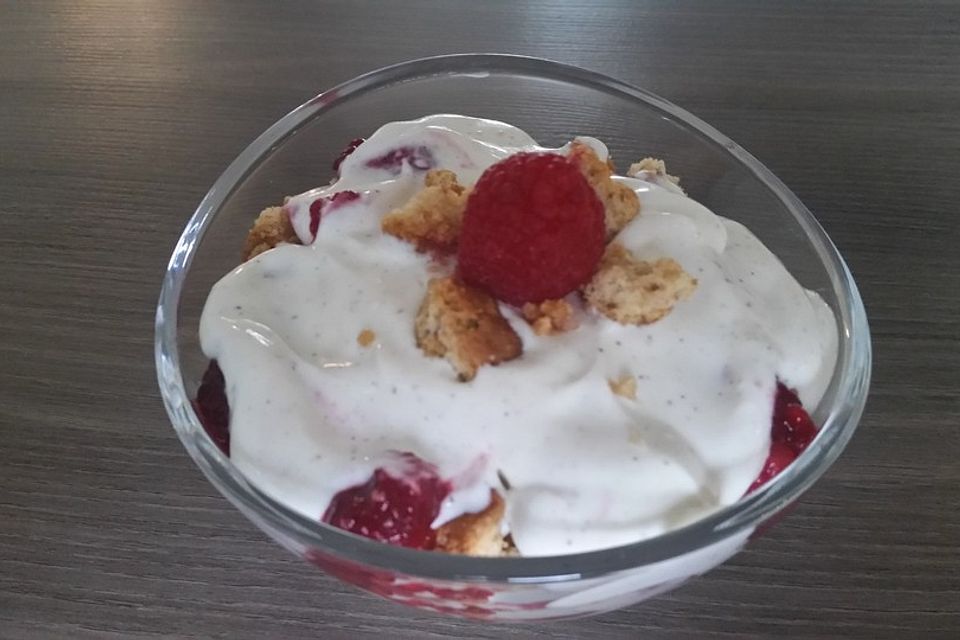 Himbeer-Cantuccini-Schichtdessert