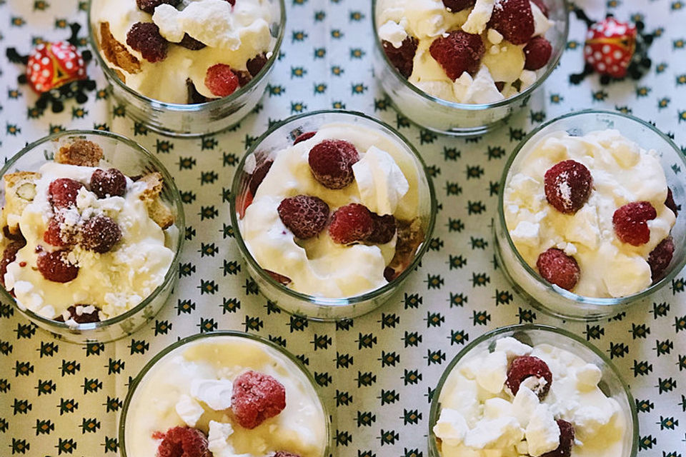 Himbeer-Cantuccini-Schichtdessert