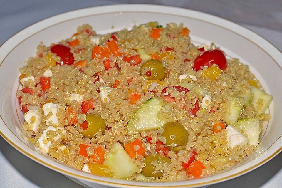 Quinoa-Schafskäse-Salat