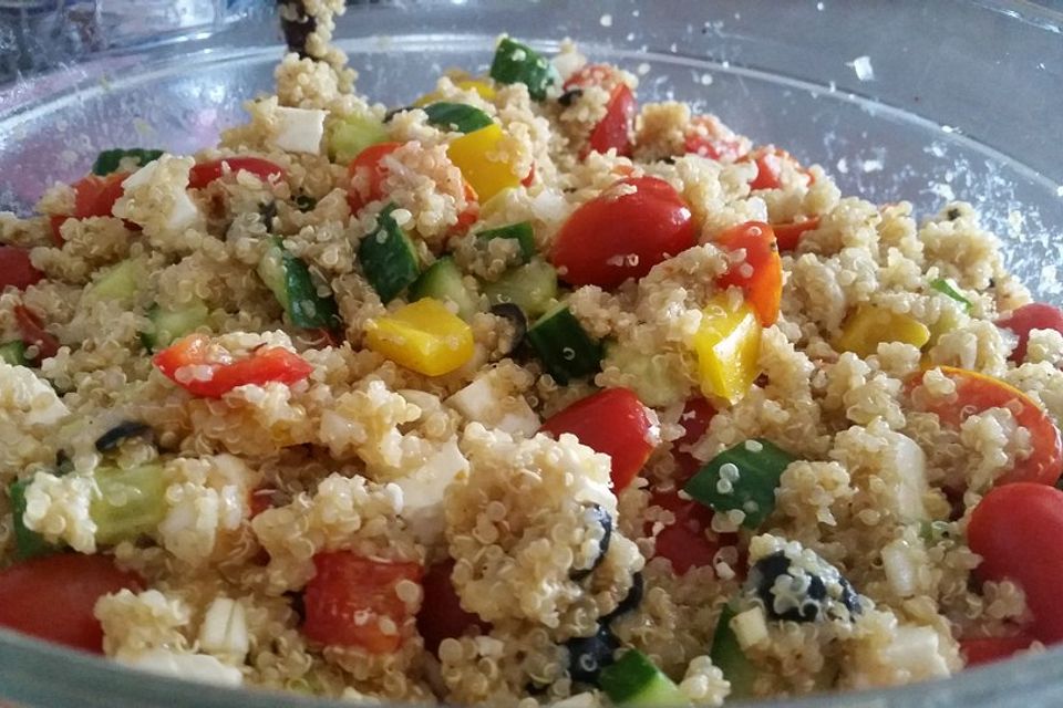 Quinoa-Schafskäse-Salat