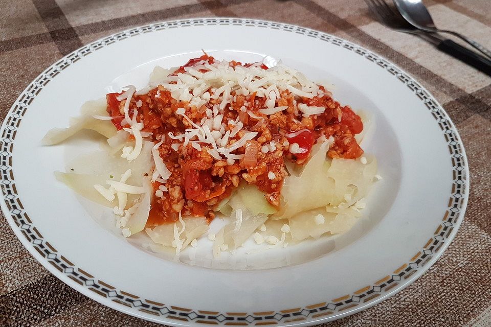 Kohlrabispaghetti mit Sojabolognese