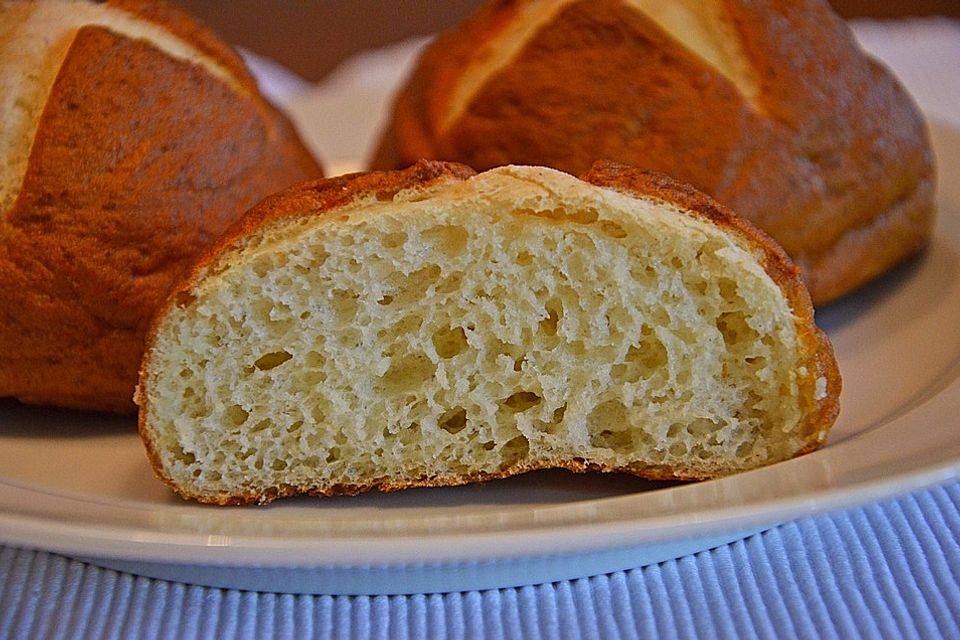 Glutenfreie Laugenbrötchen