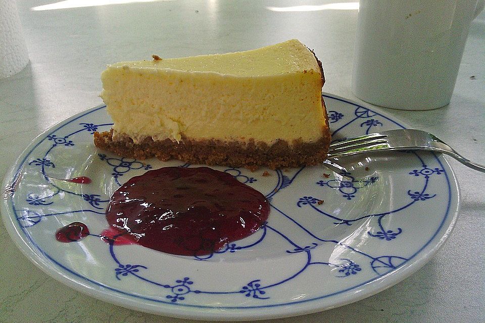 American Cheesecake mit Cranberrysauce