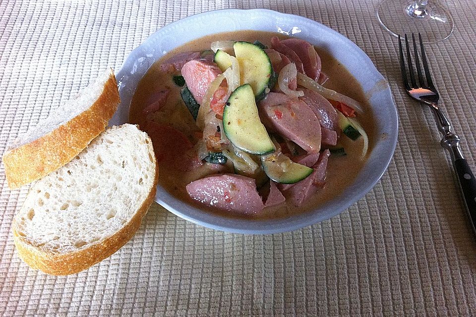 Zucchini-Fleischwurst-Pfanne