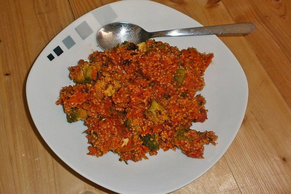 Tomaten-Couscous mit Brokkoli