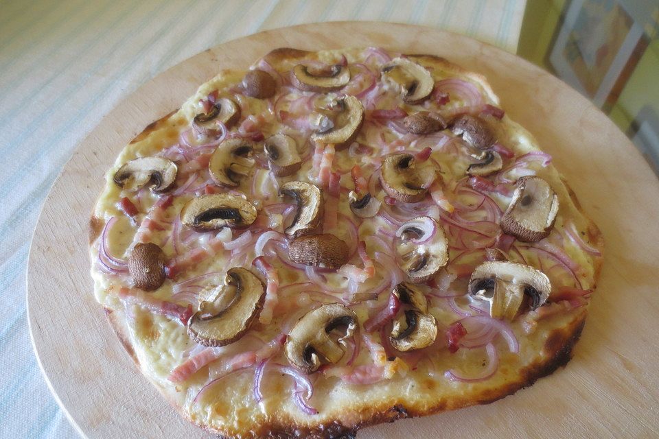 Flammkuchen mit Champignons