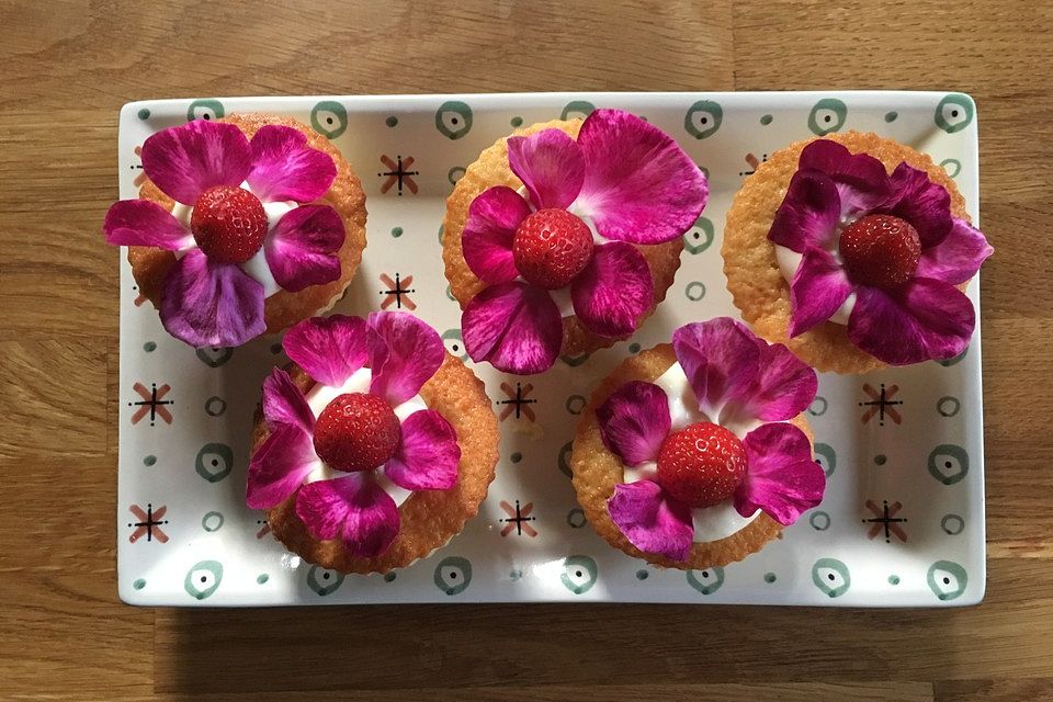 Rosenwasser-Cupcakes mit Mascarponefrosting