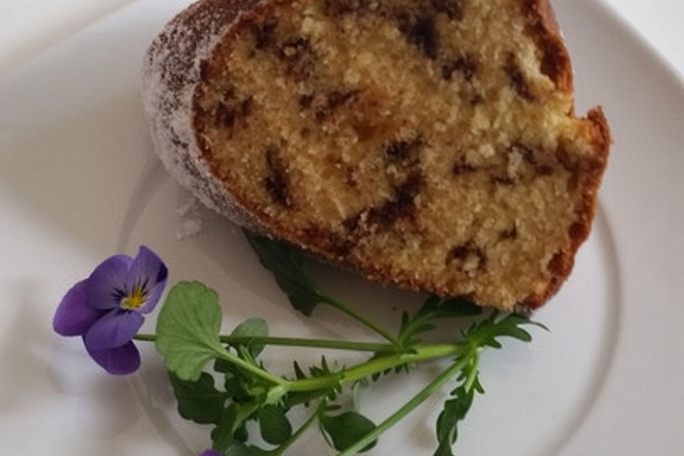 Stracciatella-Gugelhupf mit Mandarinen