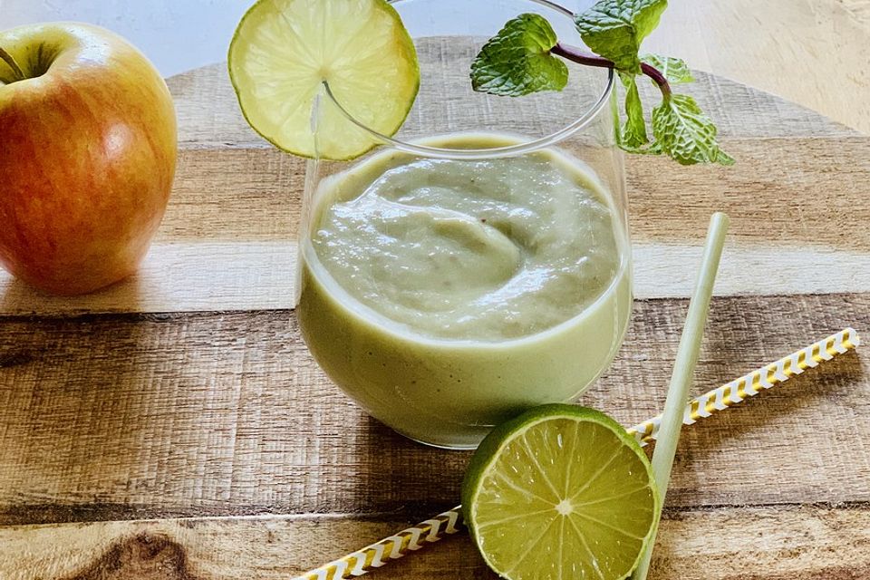 Grüner Smoothie mit Erdnussbutter