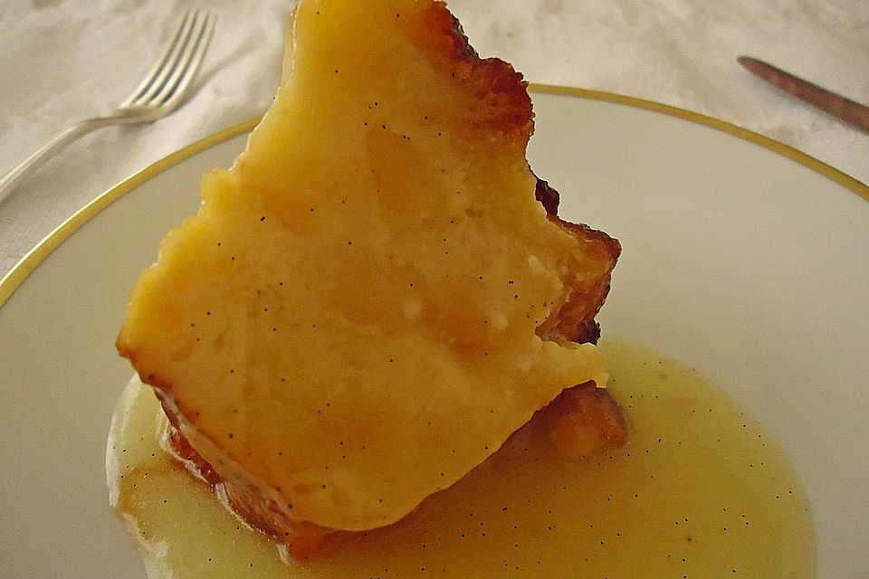 Karamellisierter Brotpudding mit Aprikosen