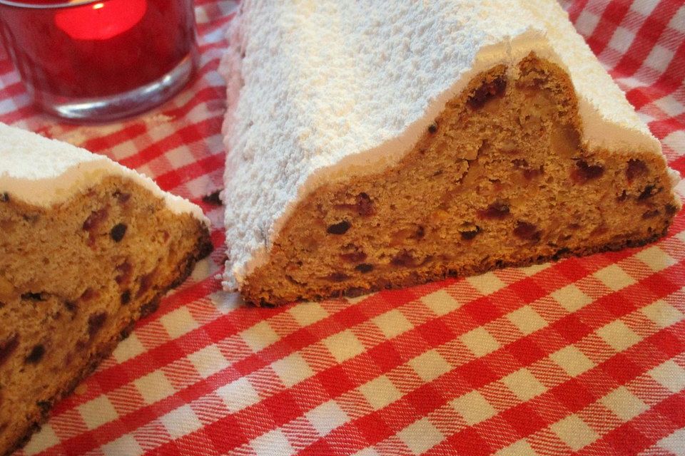 Saftiger Quarkstollen