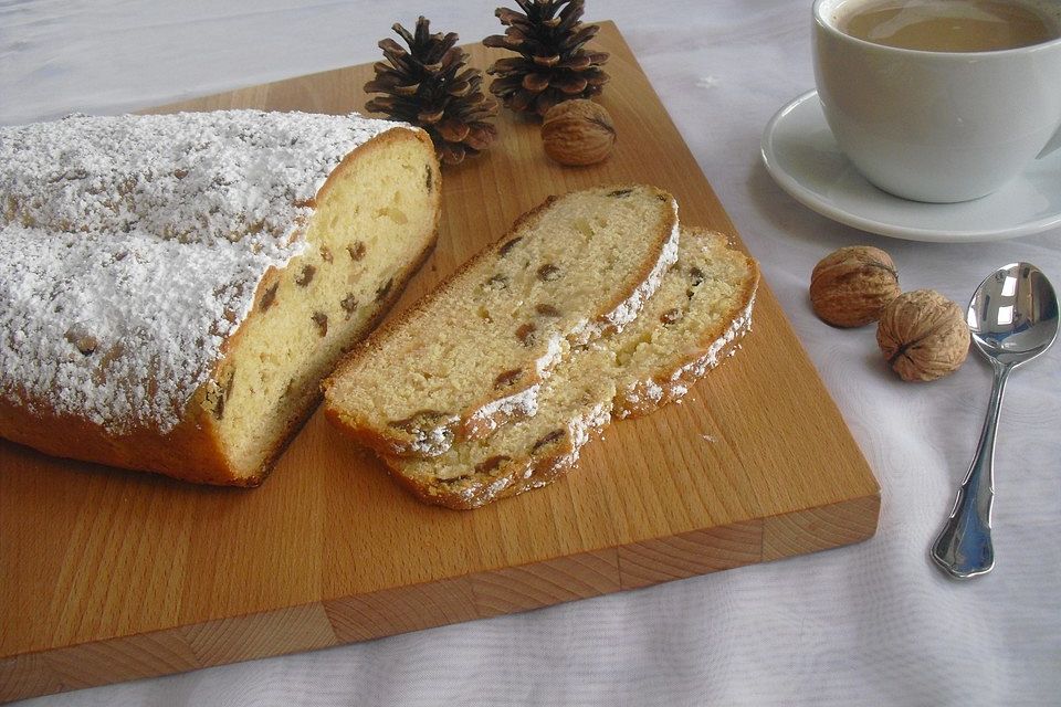 Saftiger Quarkstollen