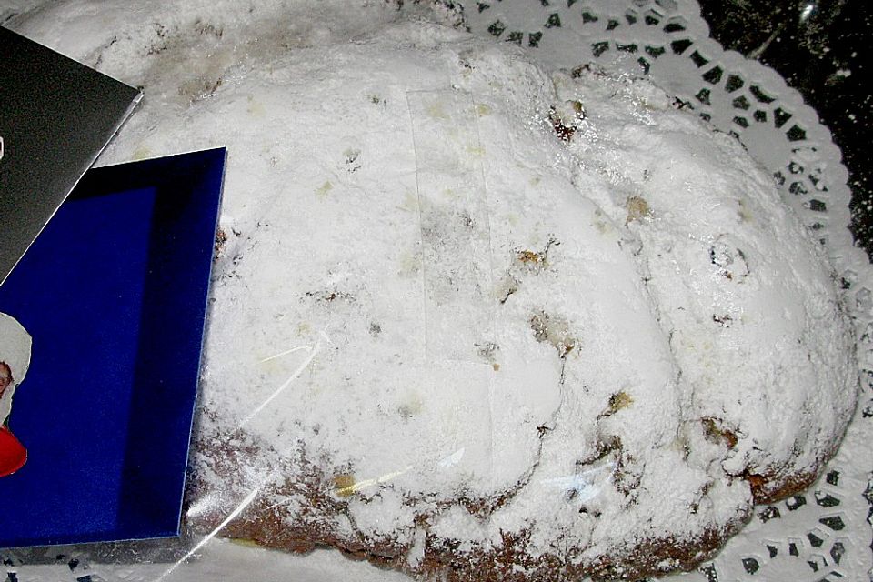 Saftiger Quarkstollen