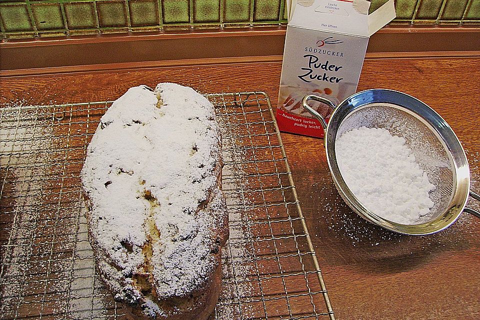 Saftiger Quarkstollen