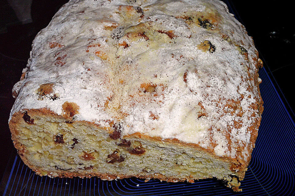 Saftiger Quarkstollen