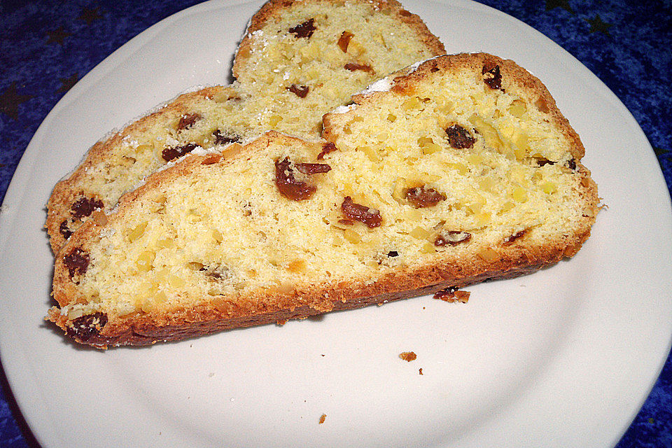 Saftiger Quarkstollen