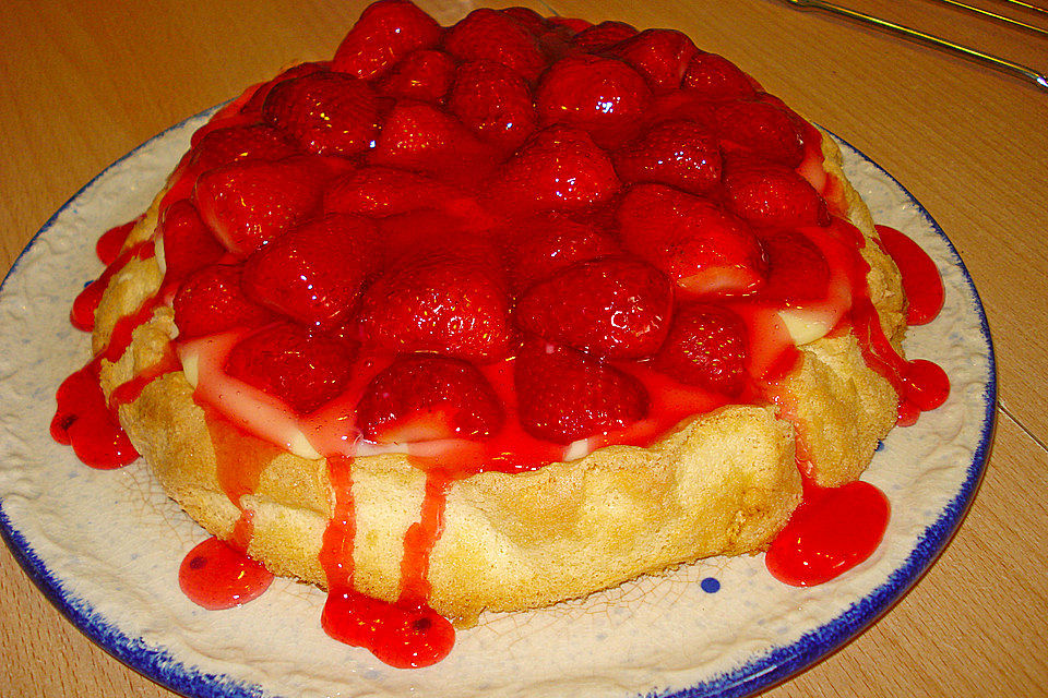 Schneller Erdbeerkuchen mit Vanillepudding