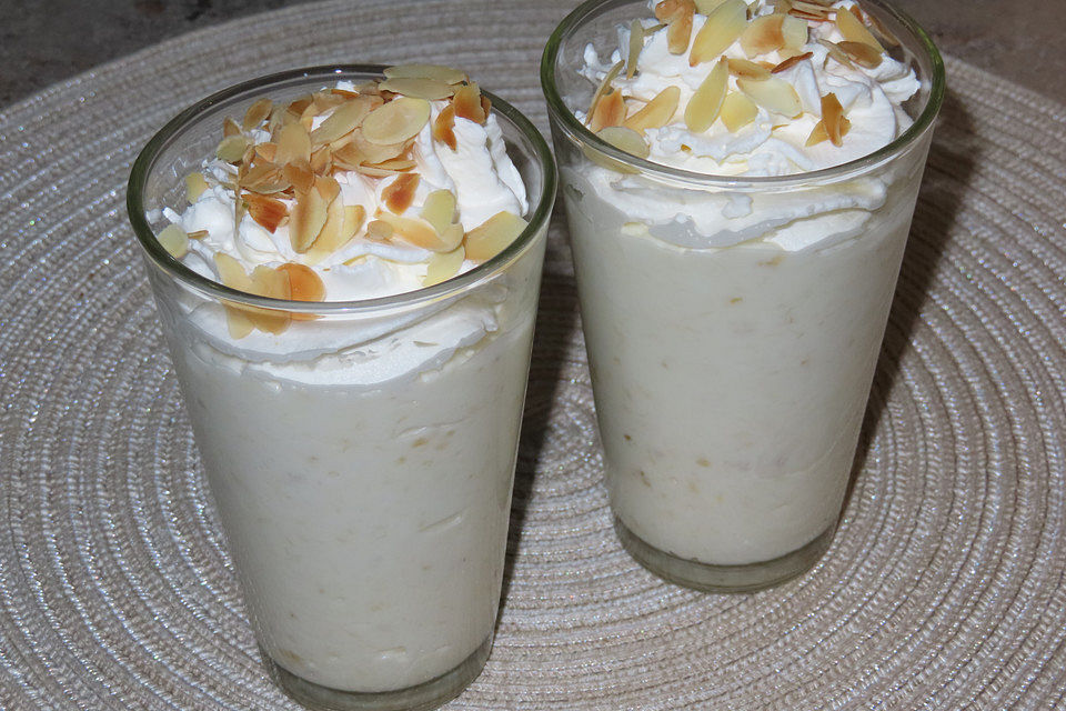 Bananenpudding mit Sahne