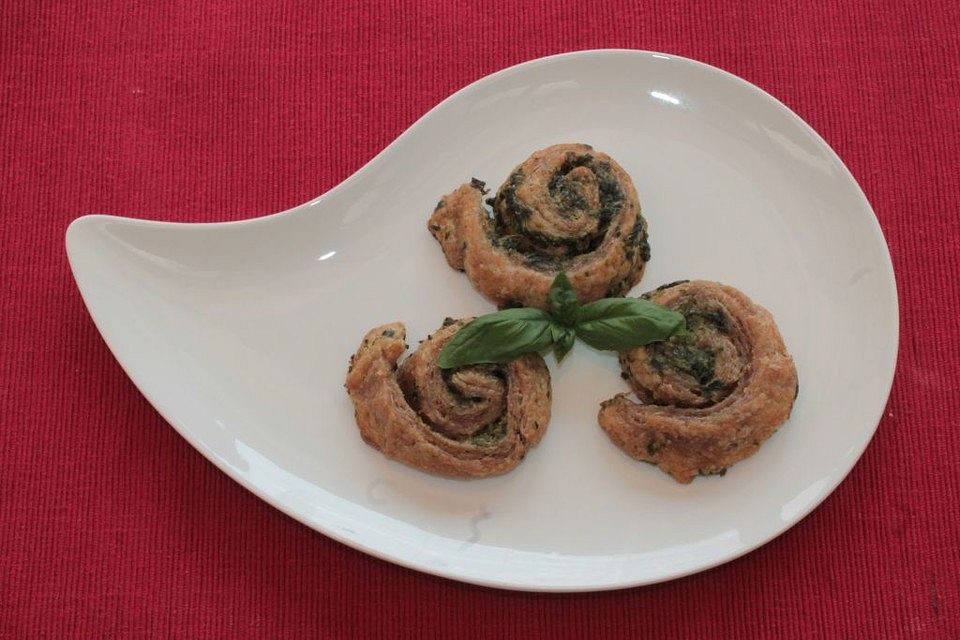 Spinat-Blätterteig-Schnecken