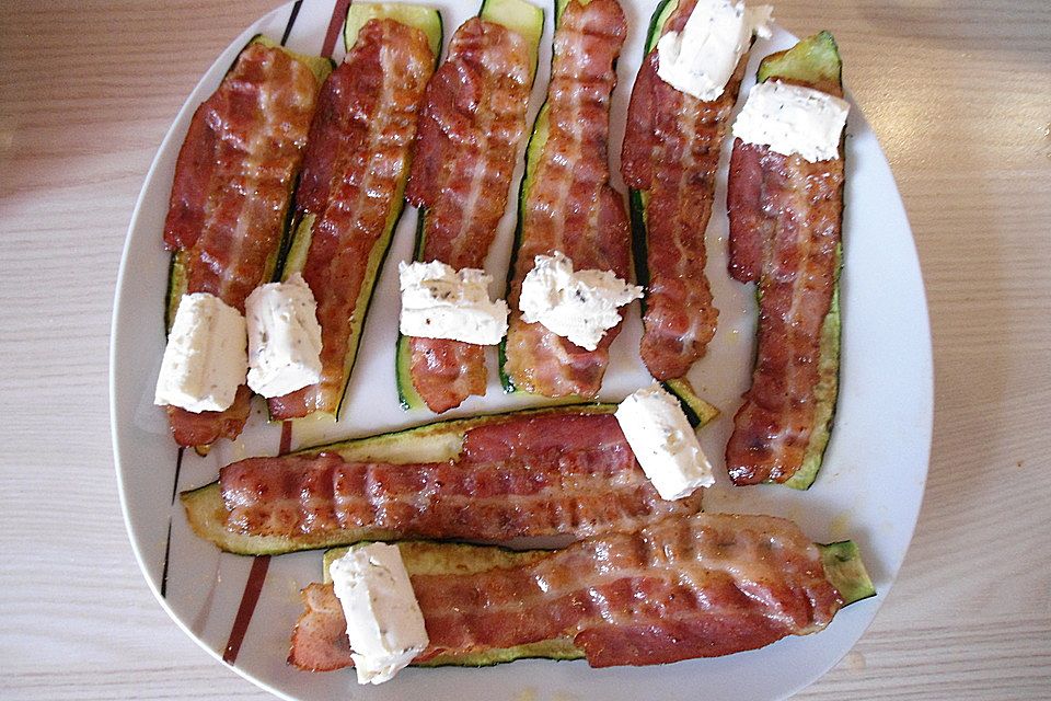 Zucchini-Bacon-Frischkäse-Röllchen