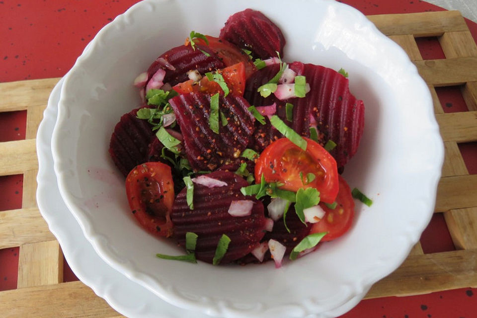 Tomatensalat mit Rote Bete