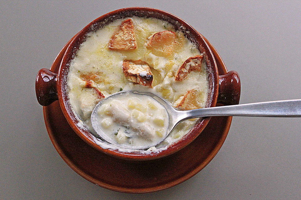 Spargelsuppe mit Ziegenkäse