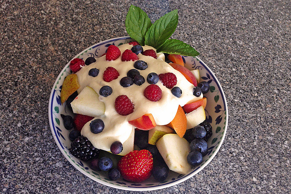 Früchtesalat mit Vanillecreme