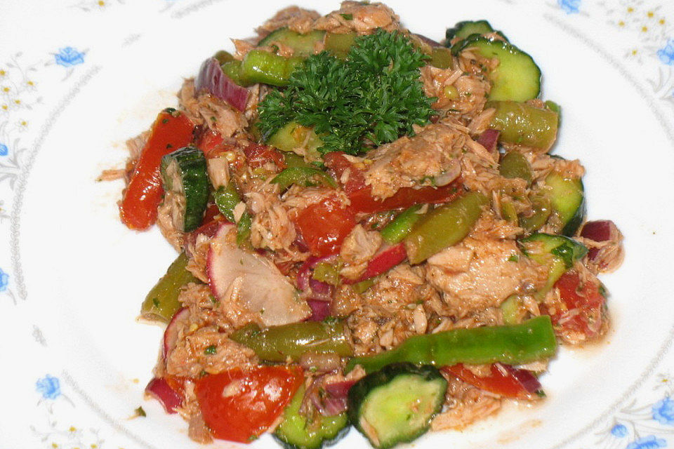 Bunter Salat mit Thunfisch