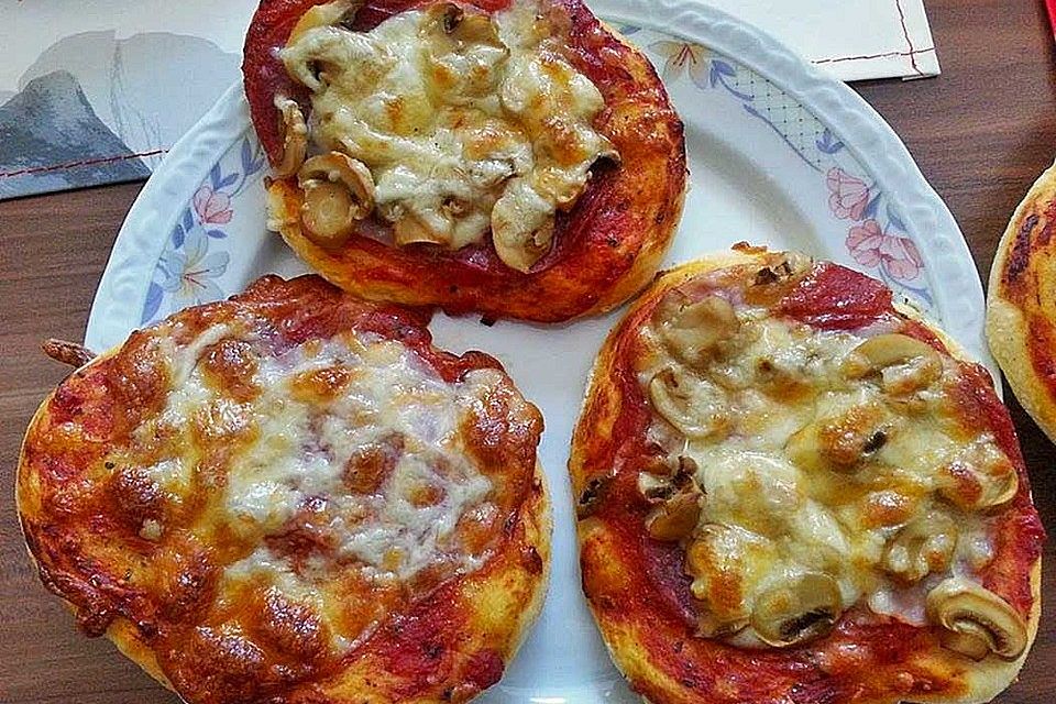 Mini-Salami-Pizzen