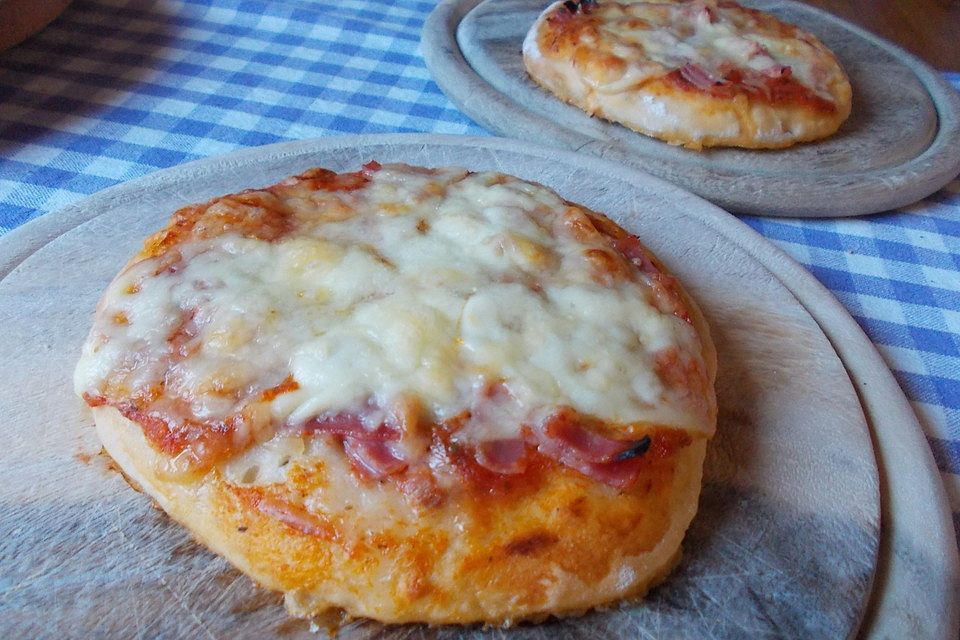 Mini-Salami-Pizzen