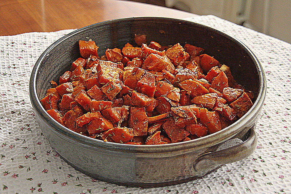 Lauwarmer Süßkartoffelsalat