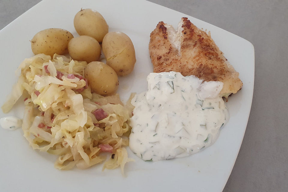 Gebratener Spitzkohl mit Kabeljaufilet