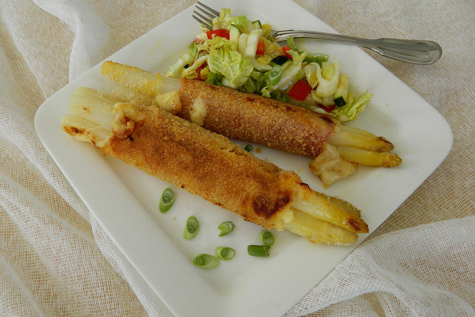 Gebackener Spargel im Schinkenmantel