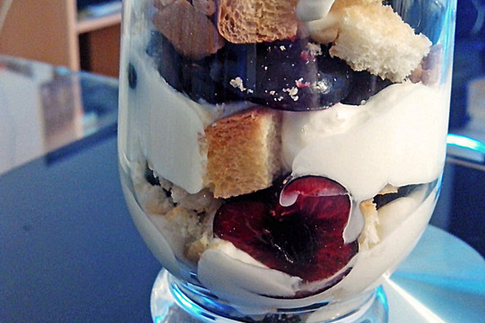 Kirsch-Zwieback-Trifle