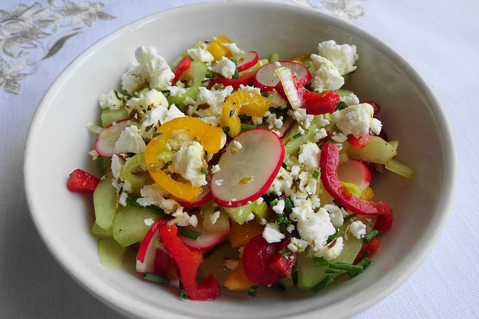 Paprika-Schafskäse-Salat